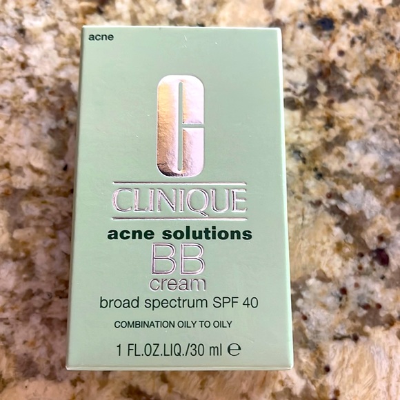 COPY - Clinique BB cream light medium nib spf40 acne solutions - Picture 1 of 3
